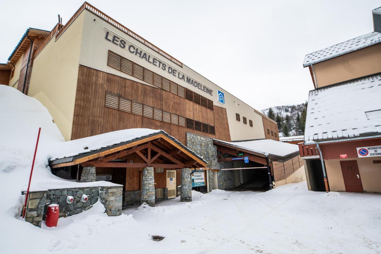 Отель Parc Madeleine - Chalets Сен-Франсуа-Лоншам Экстерьер фото